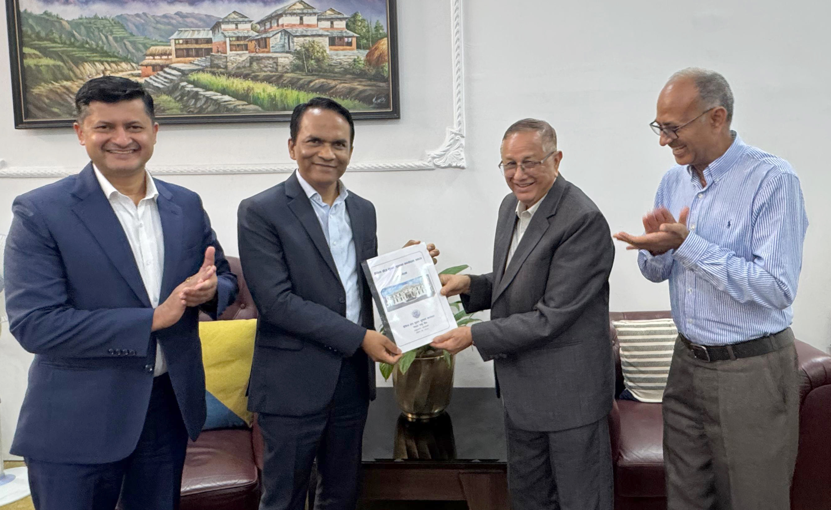 बैंकिङ क्षेत्र सुधार सुझाव कार्यदलको प्रतिवेदन राष्ट्र बैंकलाई प्रस्तुत, समग्र सुधारका लागि रणनीति तयार